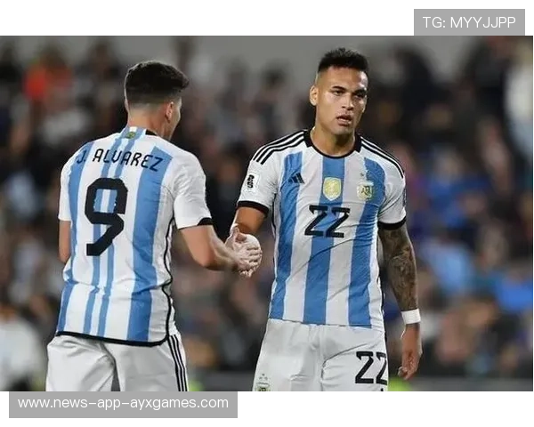 乌拉圭锋线犀利,双前锋持续制造破门威胁 乌拉圭锋线犀利,双前锋持续制造破门威胁