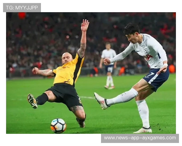 足球边路破门像艺术画作一样漂亮 足球边路破门像艺术画作一样漂亮