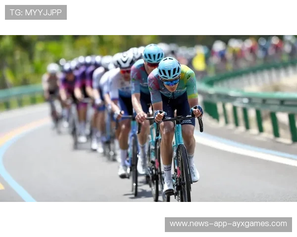 自行车赛出现史诗级群体摔车惊险转场 自行车赛出现史诗级群体摔车惊险转场