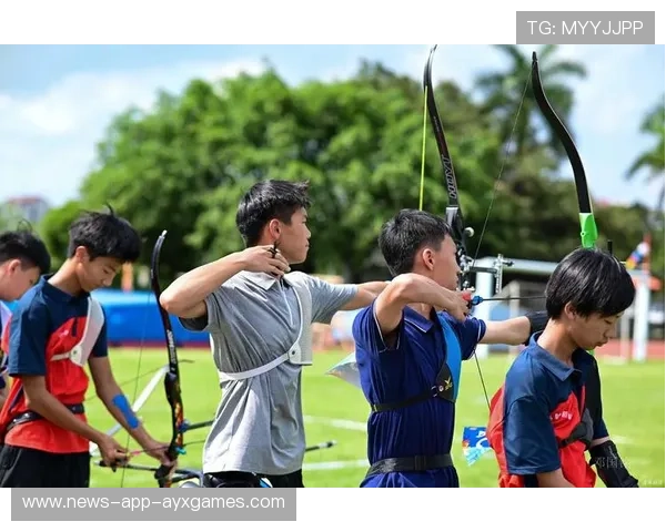 射箭队新人一箭爆靶中心，队长当场震惊
