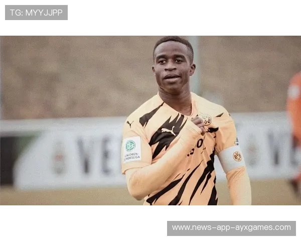 多特穆科科一次触球进攻轻松推射得分：从场上到日常训练的高效一触哲学